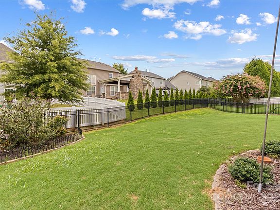 3rd image of 138 Byers Commons Dr