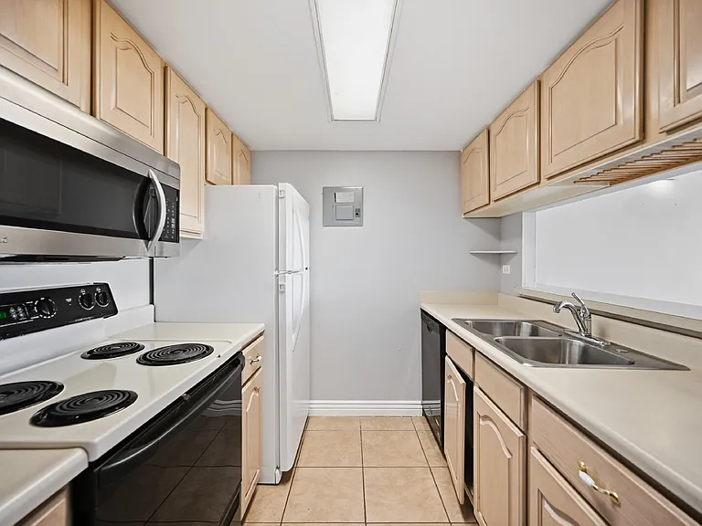 400 S Lafayette St #702 — Photo 8