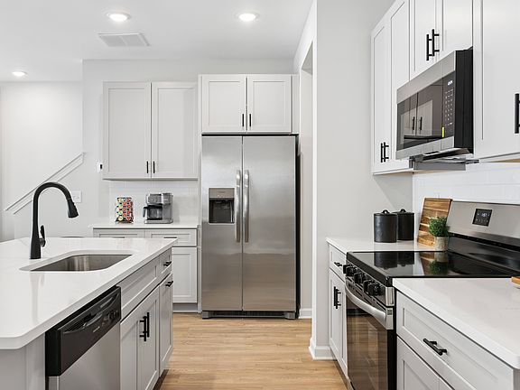 4th image of 5539 Brightside Ave #5904