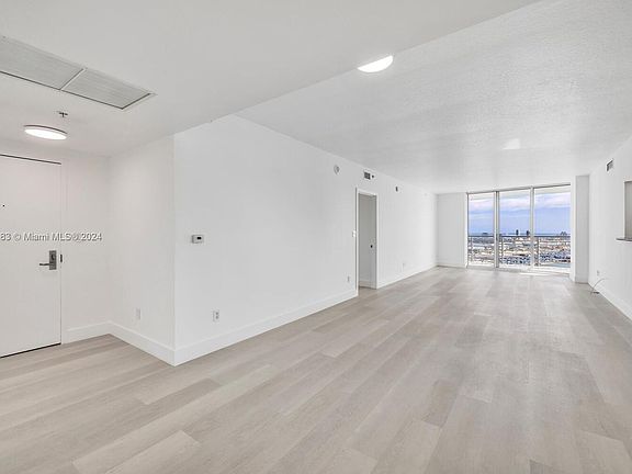 4th image of 335 Biscayne Blvd #4109