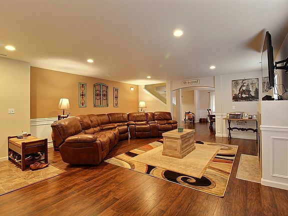 3rd image of 1326 Daffodil Ave NE
