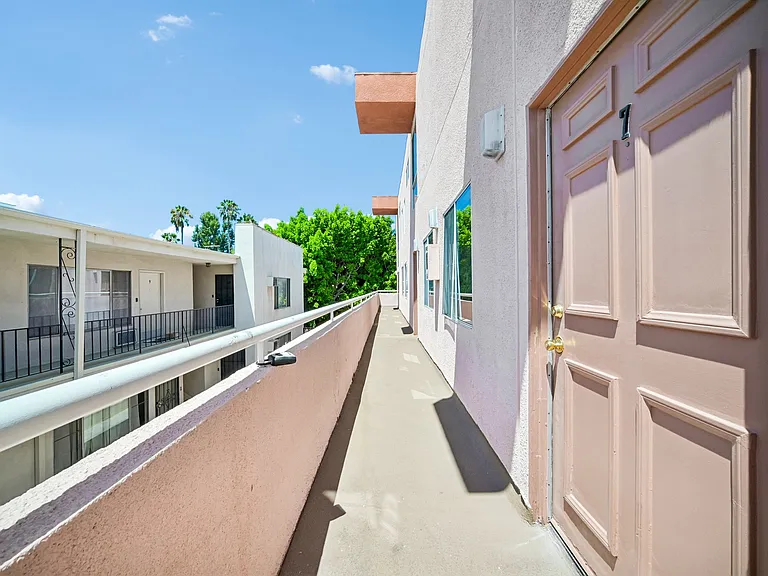 1939 N Tamarind Ave #1 — Photo 21