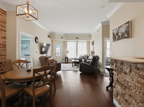 36 Village Rd APT 714, Middleton, MA 01949