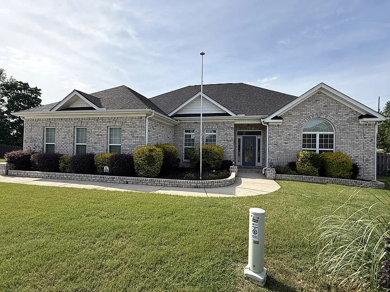 219 Woodgrove Dr — Photo 4