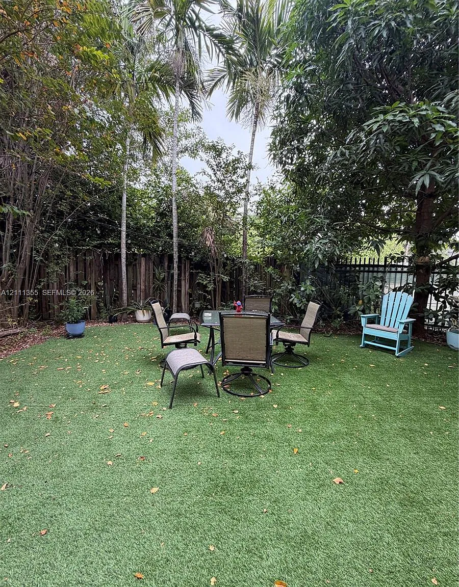 Lauderdale — Photo 4
