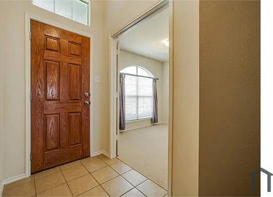 4 bed, 2190 sqft, $2,700 — Photo 3