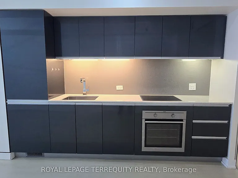 20 Gladstone Ave #502 — Photo 5