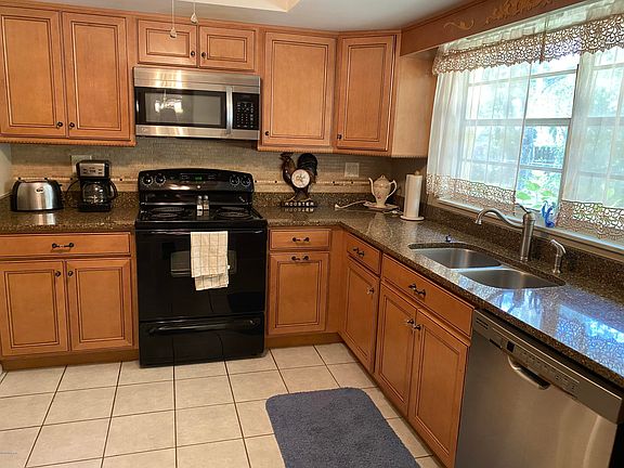 5th image of 700 Conrad Dr