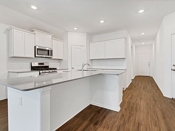 5th image of 332 Escondido Cir