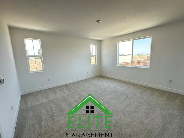 15828 Malibu Dr — Photo 13