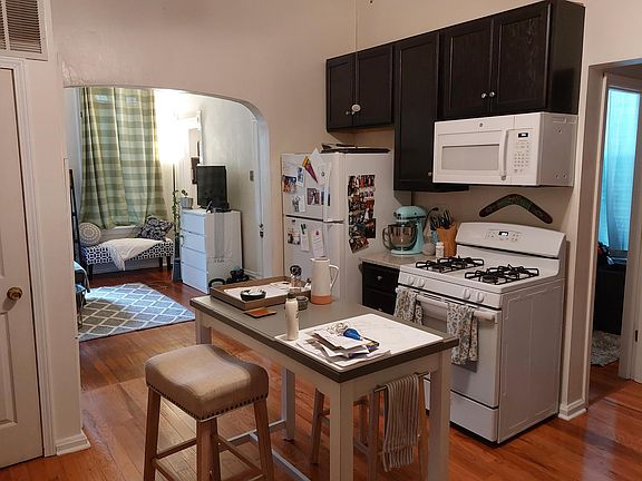 4th image of 1046 N Honore St #1R