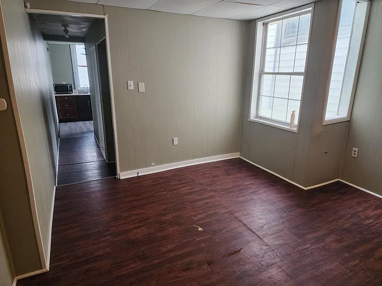 225 W Centre St #4 — Photo 2