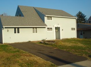 28 Granite Rd, Levittown, PA 19057