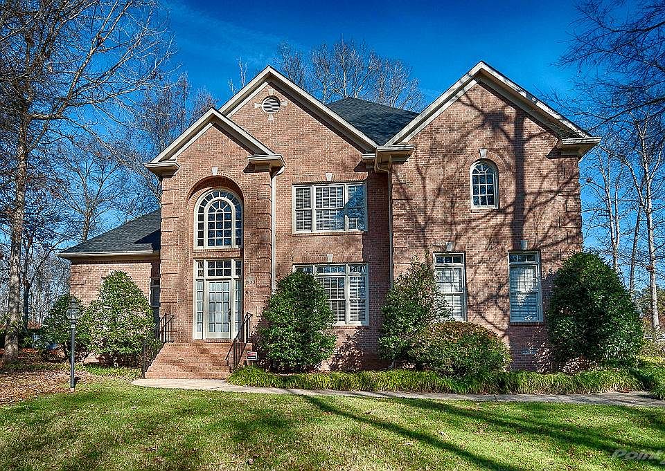 Beautiful full brick home in Riverbend Estates.