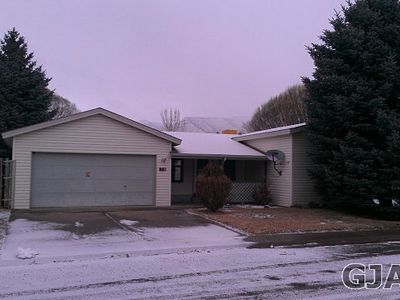 3 Saint John Cir, Parachute, CO, 81635