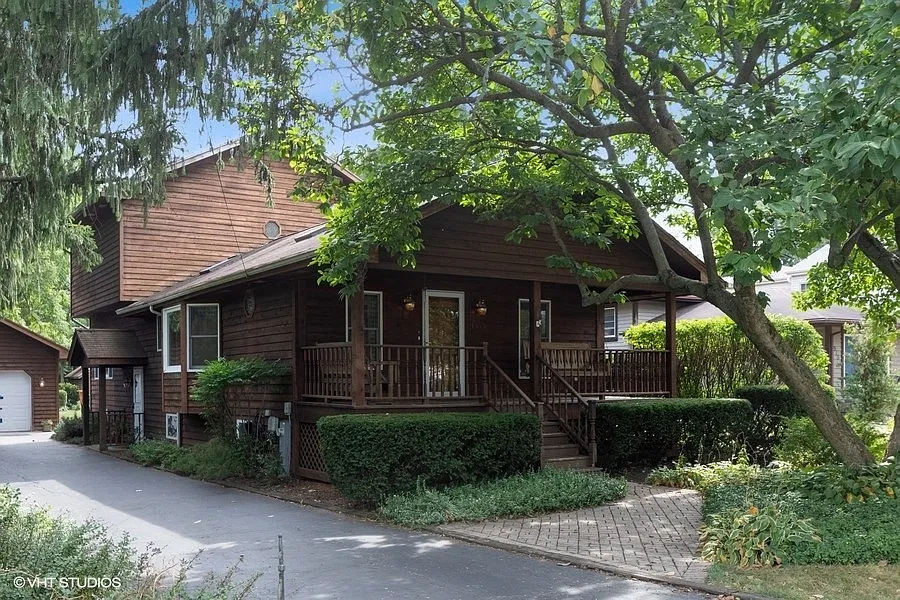 1913 Hitchcock Ave photo 1