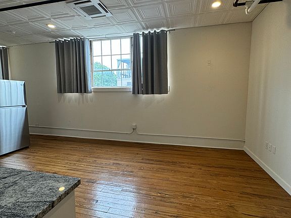 4th image of 800 Austin Ave #303