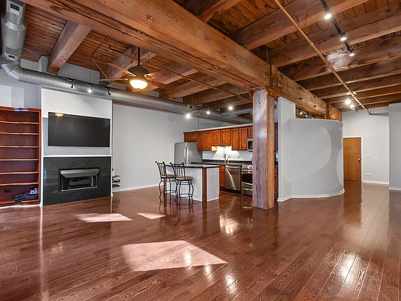 3rd image of 360 W Illinois St APT 320