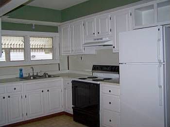 4th image of 105 N Poplar St