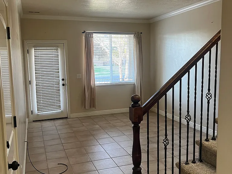 644 E Shadow View Ln — Photo 3