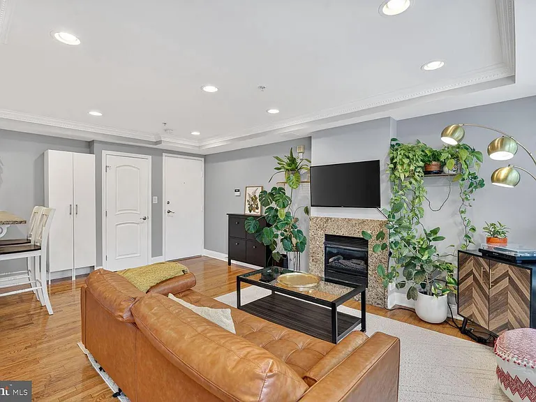 712 Marietta Pl NW #204 — Photo 4