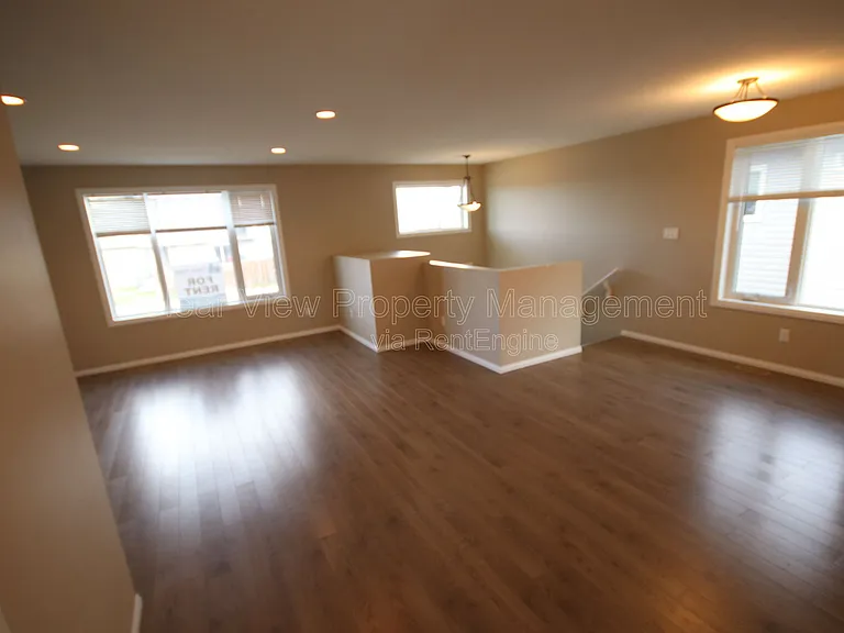 704 Mount Sundance Ln W — Photo 2