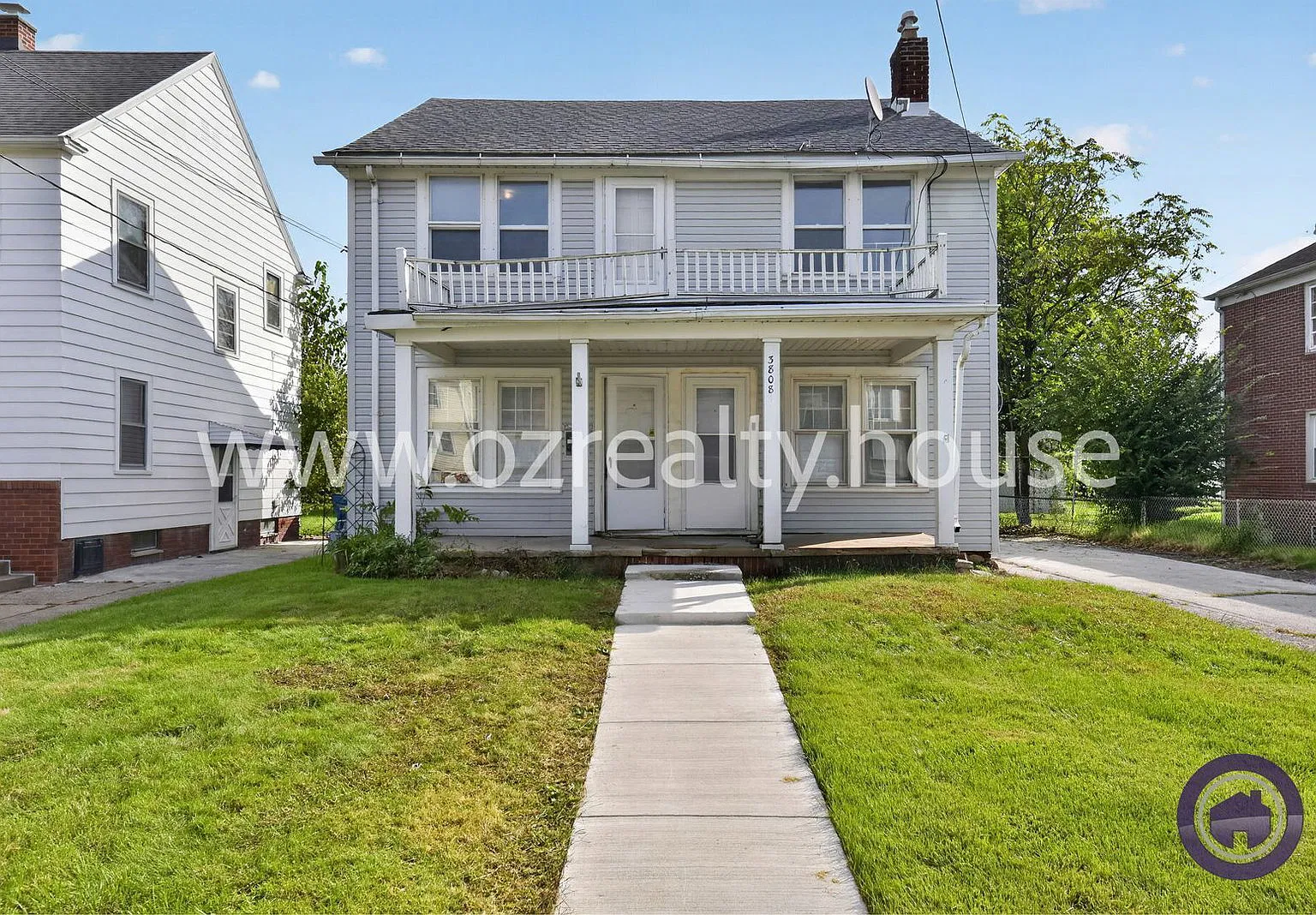 2 bed, 1.0 bath, 924 sqft, $745 — Photo 1