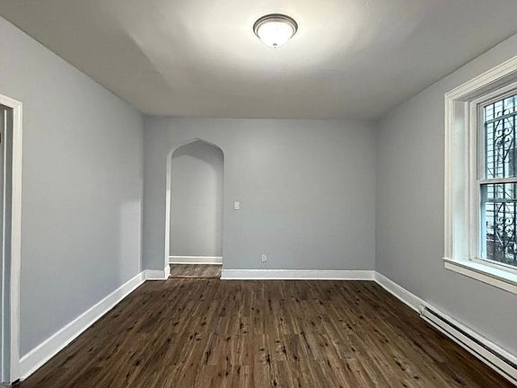 5th image of 408 Leslie St #1R