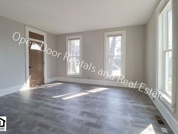 3rd image of 210 1/2 W 4th St