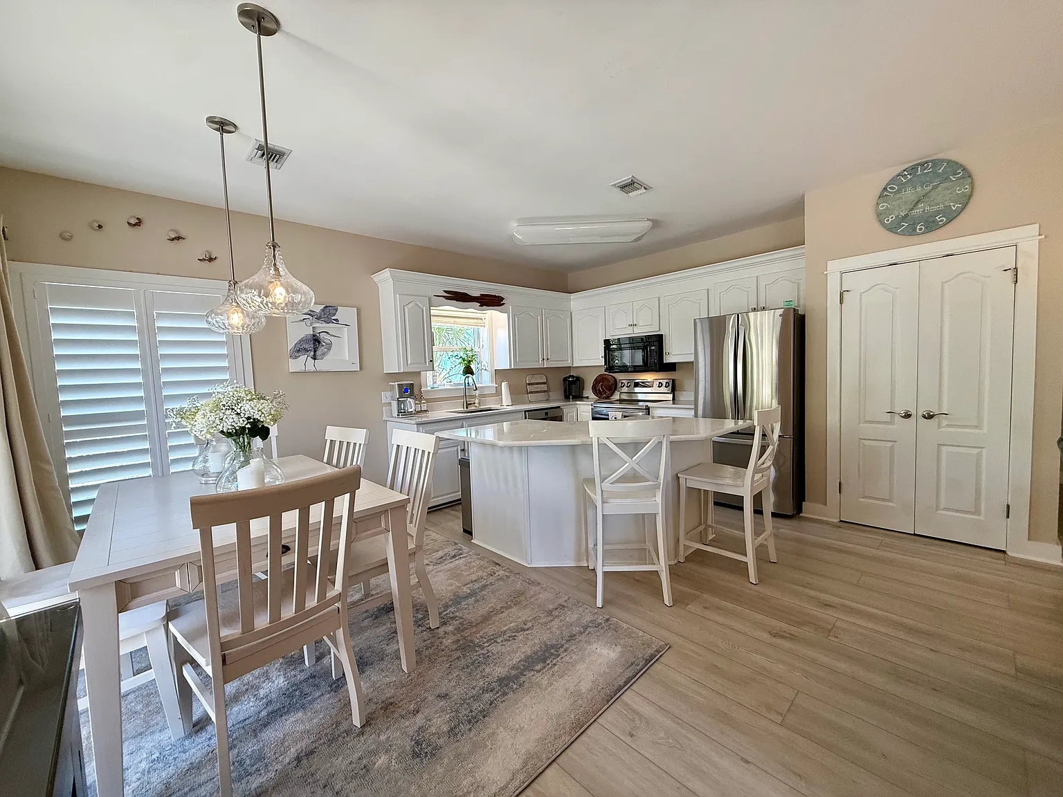 3 bed, 2212 sqft, $4,000 — Photo 4