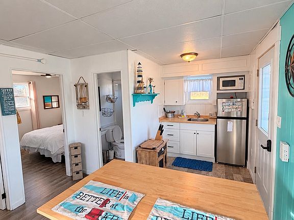 4th image of 63 Lake View Ln