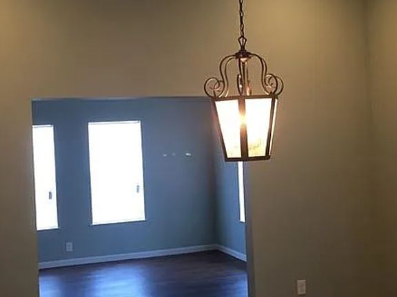 4th image of 2202 Gregg St