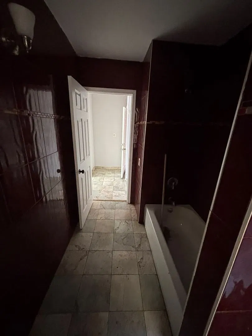 523 N Clinton Ave — Photo 1