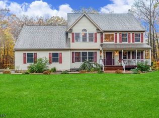 1 Meadow Lake Dr, Hardwick, NJ 07825