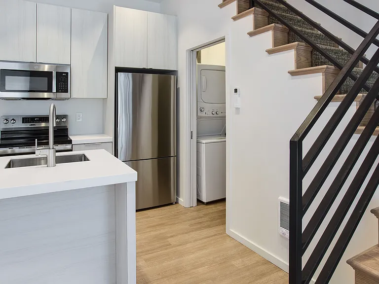 784 Farmington Ave — Photo 6