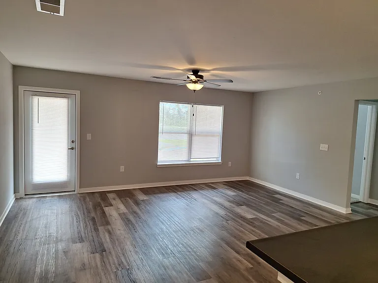 Bierhaus Flats Apartments — Photo 9