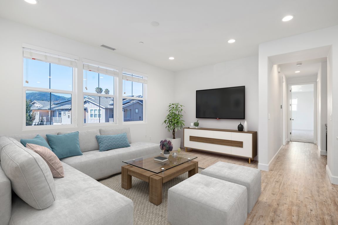 01 - Living Room (virtual staging)