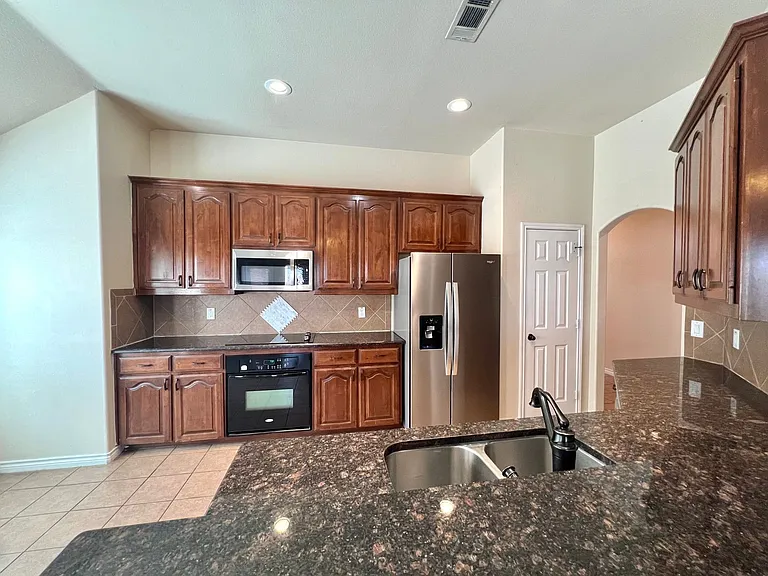 15004 Waters Dr — Photo 9