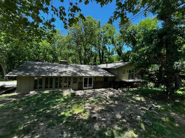 805 E 13th Street, Cassville, MO 65625