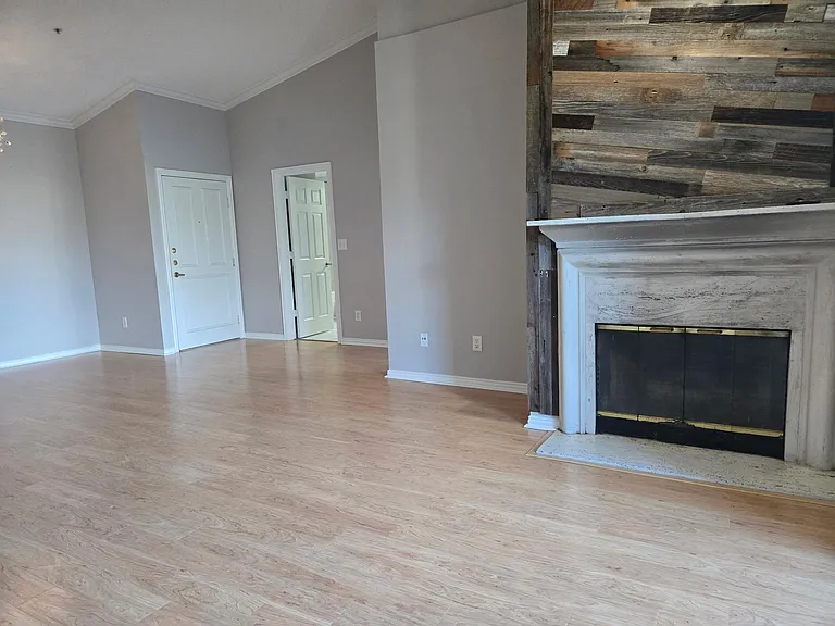2111 Welch St #B315 — Photo 4