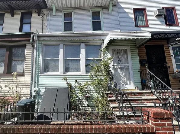 6208 60th St, Maspeth, NY 11378