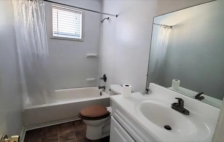 304 Wind Ave NW — Photo 6