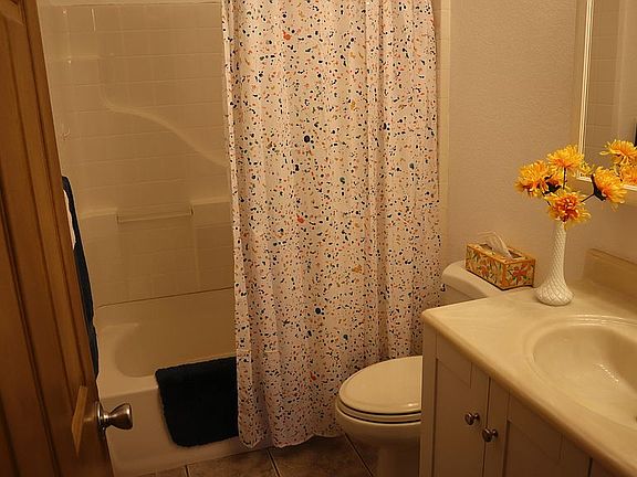 Upstairs Guest Bathroom 