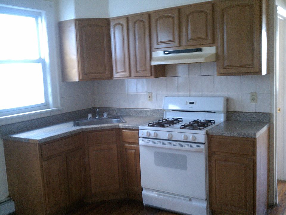 2nd image of 189 Bellevue St APT 2F