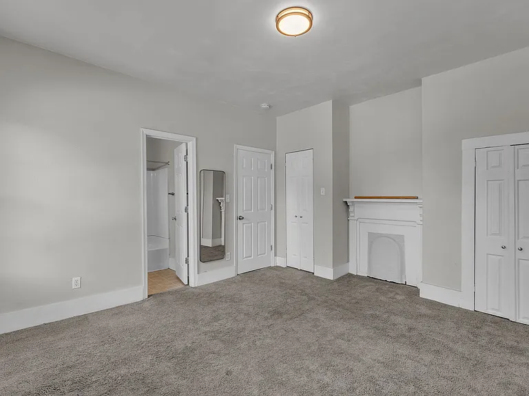 1359 W 40th St — Photo 22
