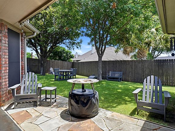 3rd image of 106 Honeysuckle Dr