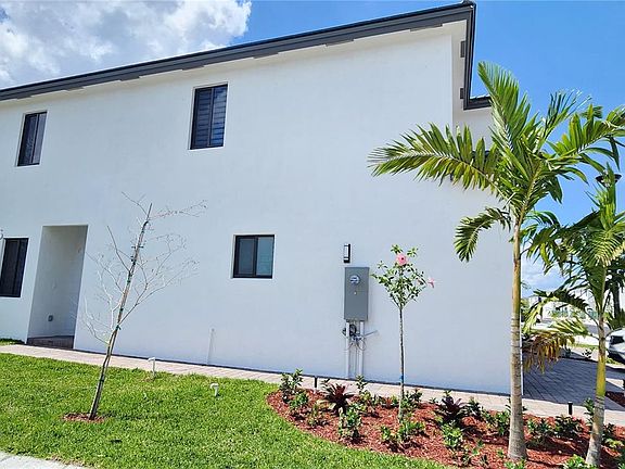 3rd image of 15720 SW 136th Way