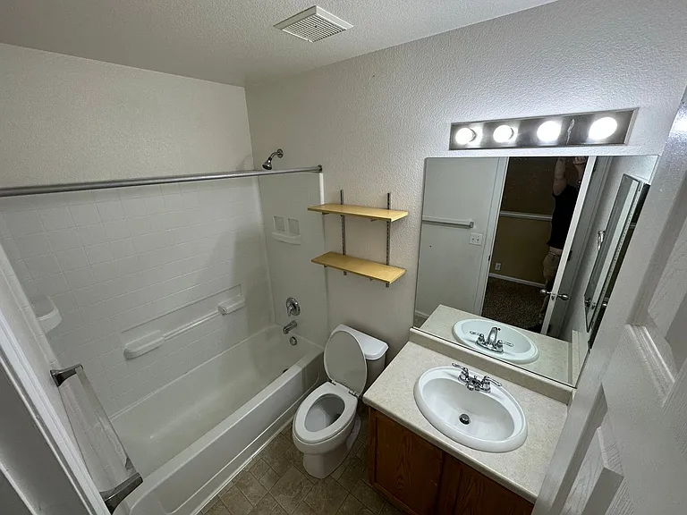 2057 Creekridge Point — Photo 10