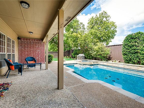 4th image of 502 Courtney Ln