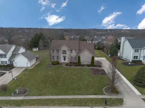 514 Silver Ridge Dr, Akron, OH 44321